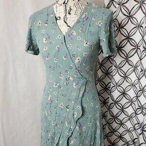 Davis & Dani Short Flutter Sleeve Green Floral Dress - Medium